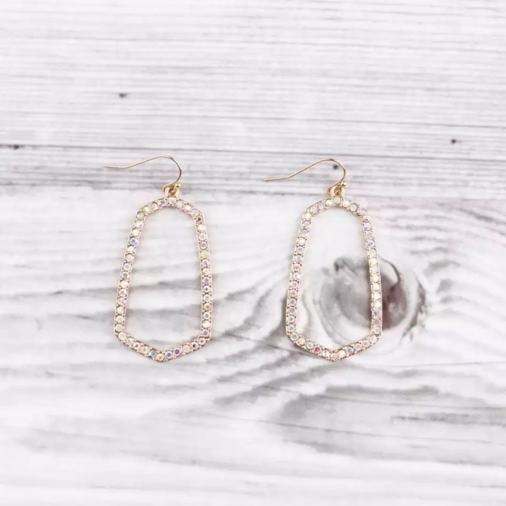 🔴 5/$20 Crystal geometric drop gold earrings NEW - Picture 4 of 6